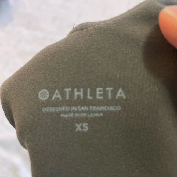 FOUR Athleta Conscious Crop Tops - Picture 3 of 6